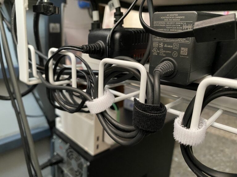 電腦桌下整線收納IMG 9721